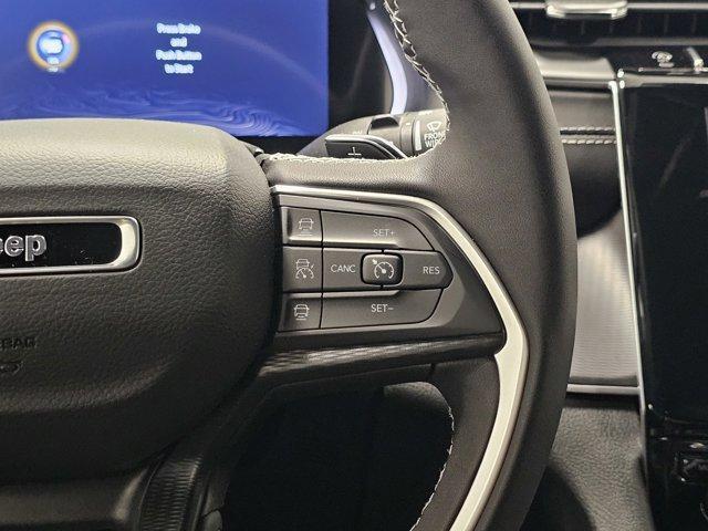 Photo of 2025 Bright White Clearcoat Jeep Grand Cherokee