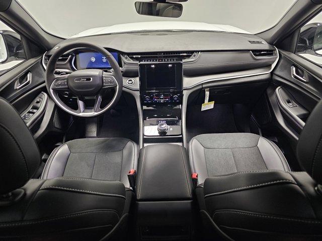 Photo of 2025 Bright White Clearcoat Jeep Grand Cherokee