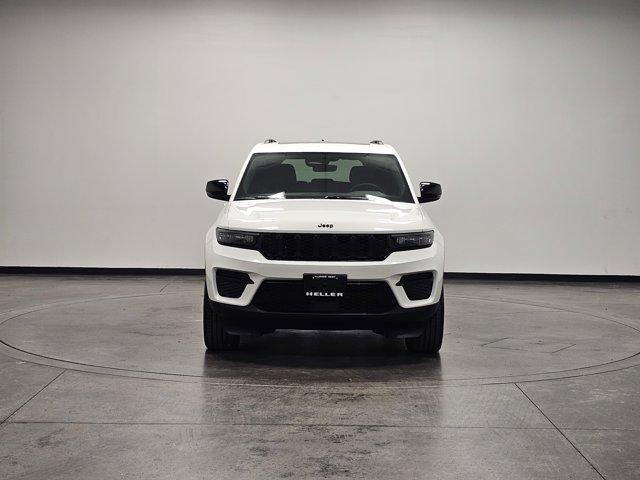 Photo of 2025 Bright White Clearcoat Jeep Grand Cherokee