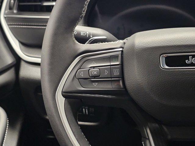 Photo of 2025 Bright White Clearcoat Jeep Grand Cherokee