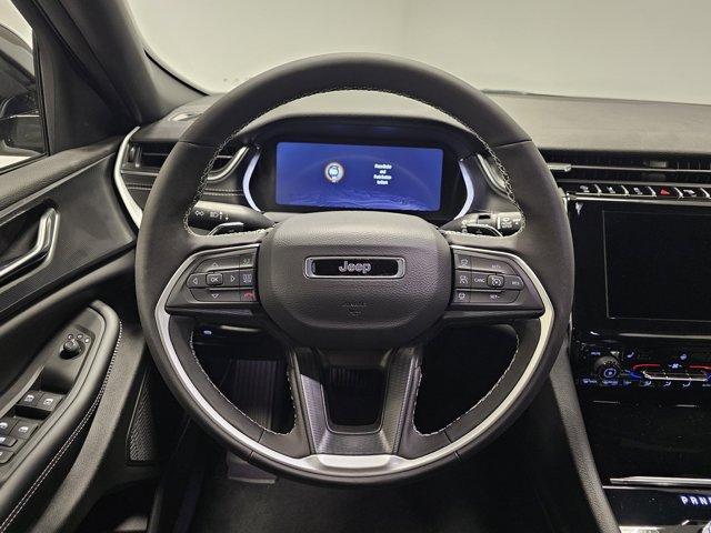 Photo of 2025 Bright White Clearcoat Jeep Grand Cherokee