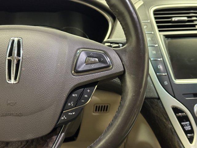 Photo of 2017 White Platinum Clearcoat Metallic Lincoln MKX