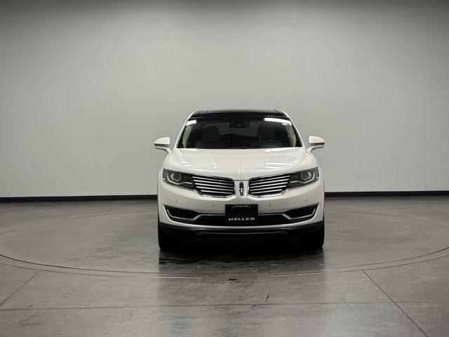 Photo of 2017 White Platinum Clearcoat Metallic Lincoln MKX