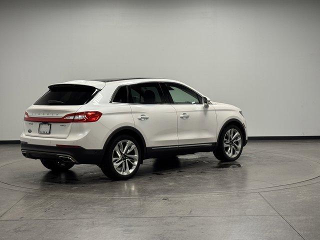Photo of 2017 White Platinum Clearcoat Metallic Lincoln MKX