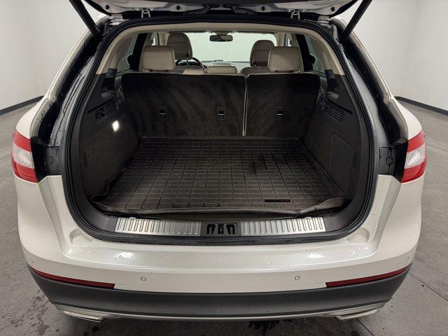 Photo of 2017 White Platinum Clearcoat Metallic Lincoln MKX