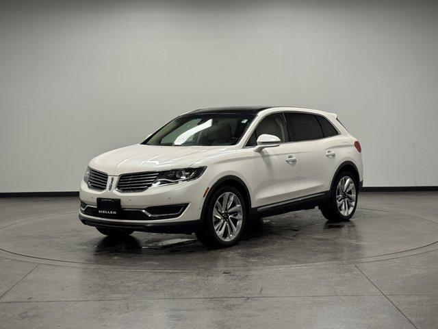 Photo of 2017 White Platinum Clearcoat Metallic Lincoln MKX
