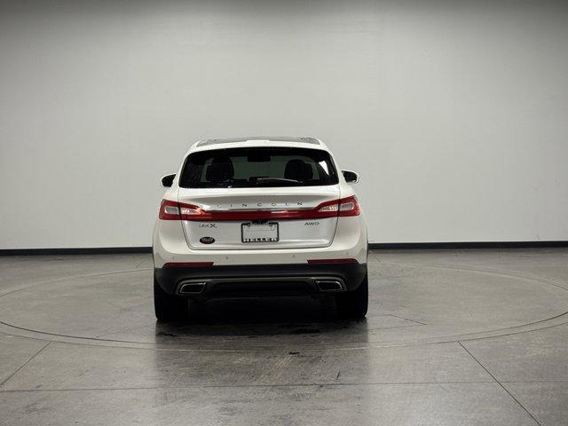 Photo of 2017 White Platinum Clearcoat Metallic Lincoln MKX