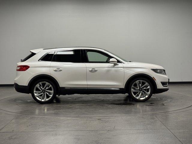 Photo of 2017 White Platinum Clearcoat Metallic Lincoln MKX