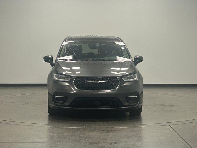 Photo of 2023 Granite Crystal Clearcoat Metallic Chrysler Pacifica