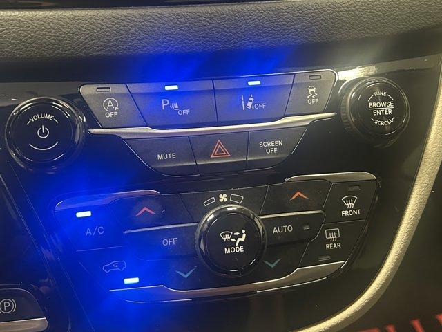 Photo of 2023 Granite Crystal Clearcoat Metallic Chrysler Pacifica