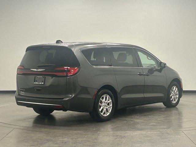 Photo of 2023 Granite Crystal Clearcoat Metallic Chrysler Pacifica