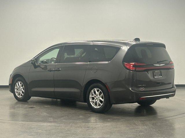 Photo of 2023 Granite Crystal Clearcoat Metallic Chrysler Pacifica