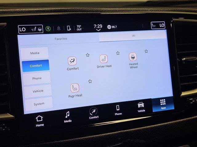 Photo of 2023 Brilliant Black Crystal Pearlcoat Chrysler Pacifica