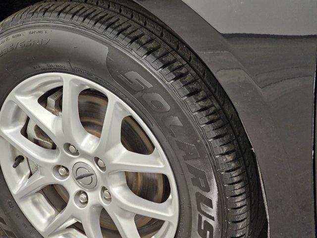 Photo of 2023 Brilliant Black Crystal Pearlcoat Chrysler Pacifica