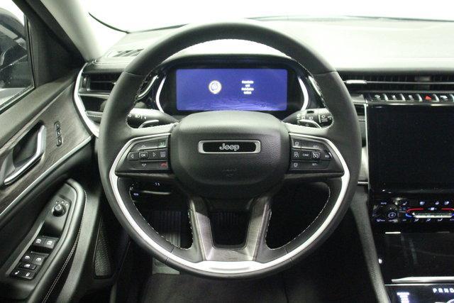 Photo of 2024 Rocky Mountain Pearlcoat Jeep Grand Cherokee L