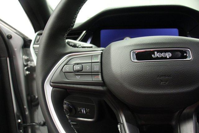 Photo of 2025 Silver Zynith Jeep Grand Cherokee L