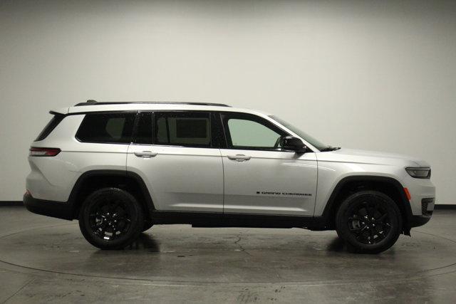 Photo of 2025 Silver Zynith Jeep Grand Cherokee L
