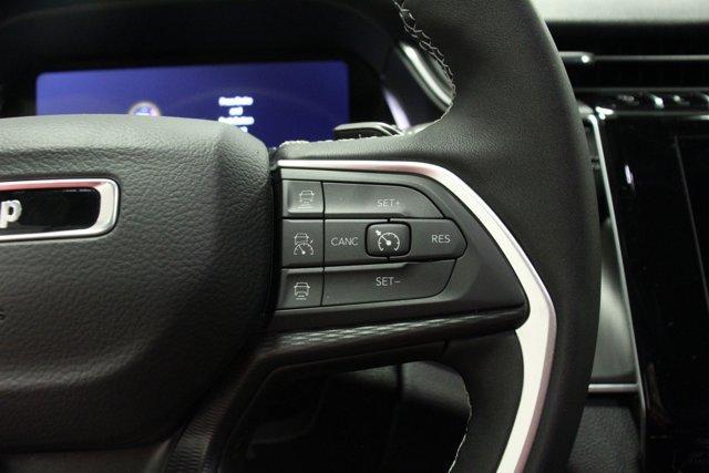 Photo of 2025 Silver Zynith Jeep Grand Cherokee L