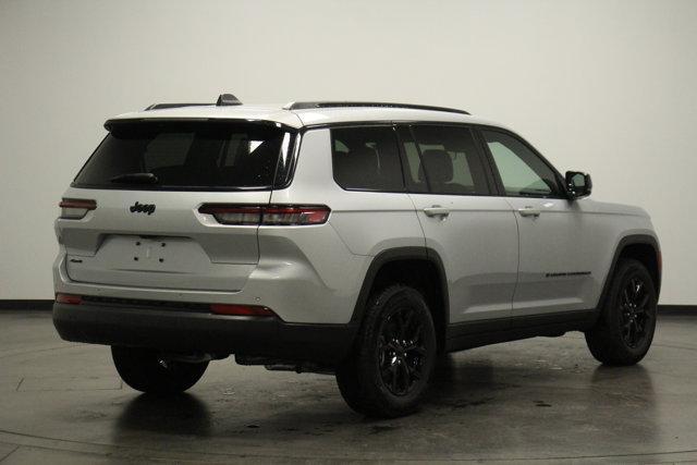 Photo of 2025 Silver Zynith Jeep Grand Cherokee L