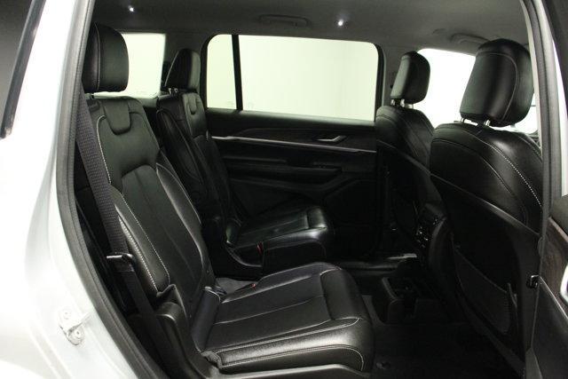 Photo of 2023 Silver Zynith Jeep Grand Cherokee L