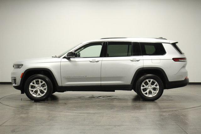 Photo of 2023 Silver Zynith Jeep Grand Cherokee L