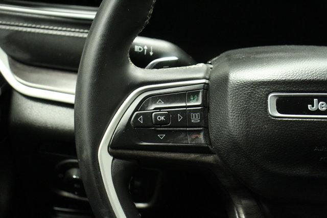 Photo of 2023 Silver Zynith Jeep Grand Cherokee L