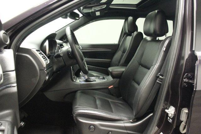 Photo of 2021 Sangria Metallic Jeep Grand Cherokee