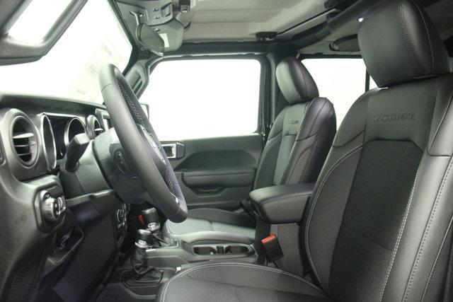 Photo of 2023 Black Clearcoat Jeep Gladiator