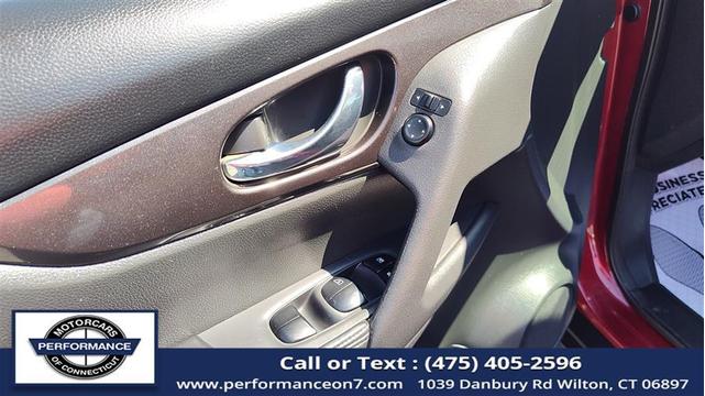 Photo of 2018 Scarlet Ember Nissan Rogue