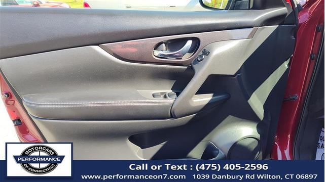 Photo of 2018 Scarlet Ember Nissan Rogue