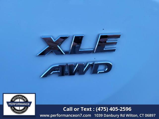 Photo of 2015 Super White Toyota RAV4