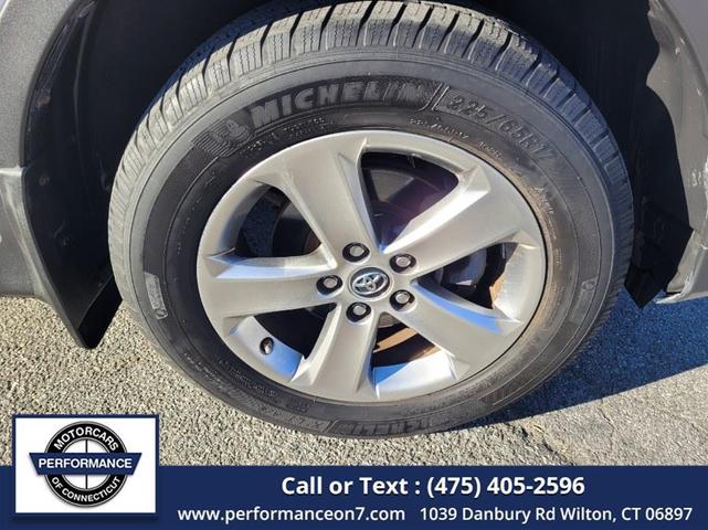 Photo of 2015 Super White Toyota RAV4