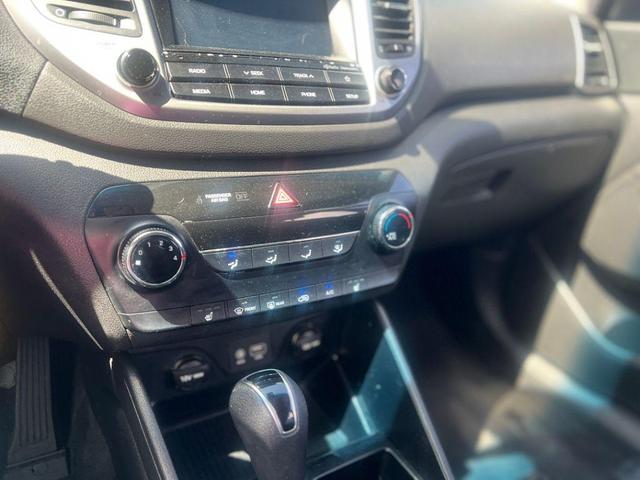 Photo of 2018 Caribbean Blue Hyundai TUCSON