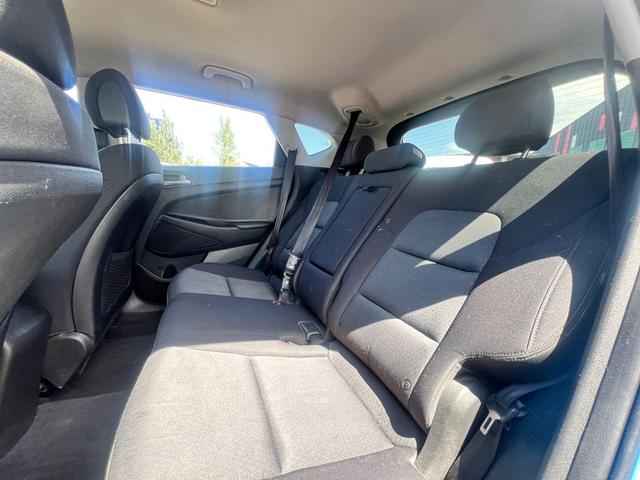 Photo of 2018 Caribbean Blue Hyundai TUCSON