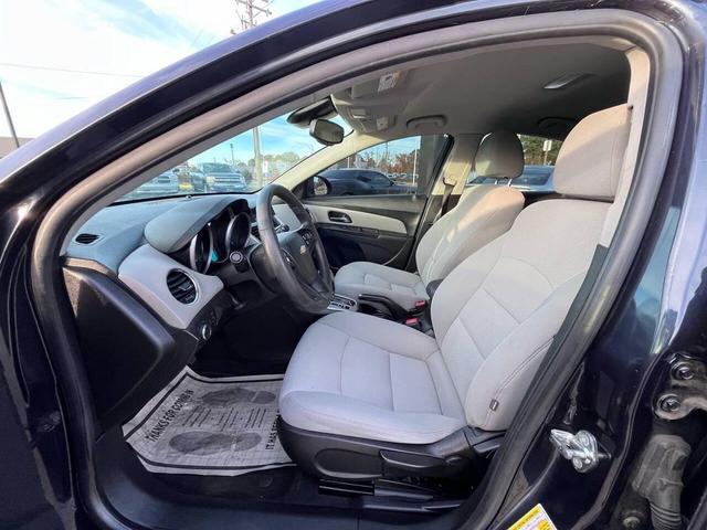 Photo of 2015 Blue Ray Metallic Chevrolet Cruze