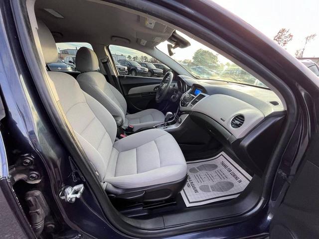 Photo of 2015 Blue Ray Metallic Chevrolet Cruze