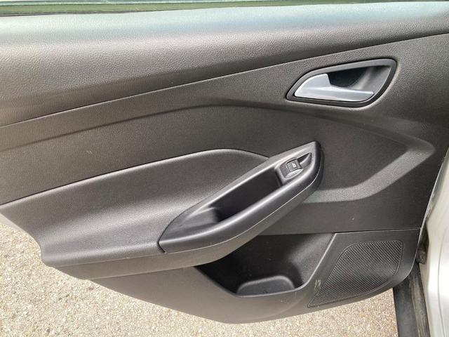 Photo of 2017 Silver Ford Focus