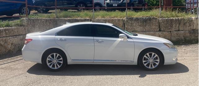 Photo of 2010 White Lexus ES 350