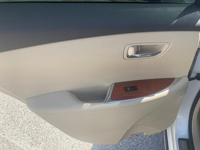 Photo of 2010 White Lexus ES 350