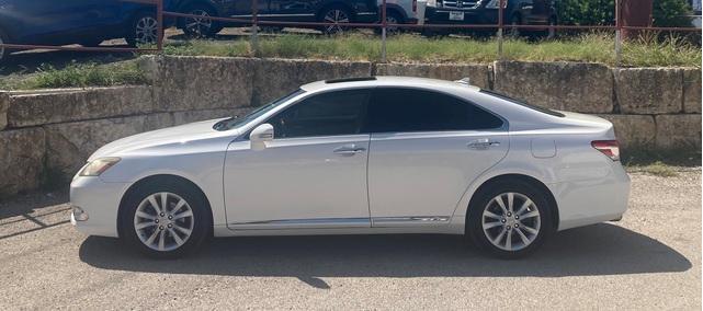 Photo of 2010 White Lexus ES 350