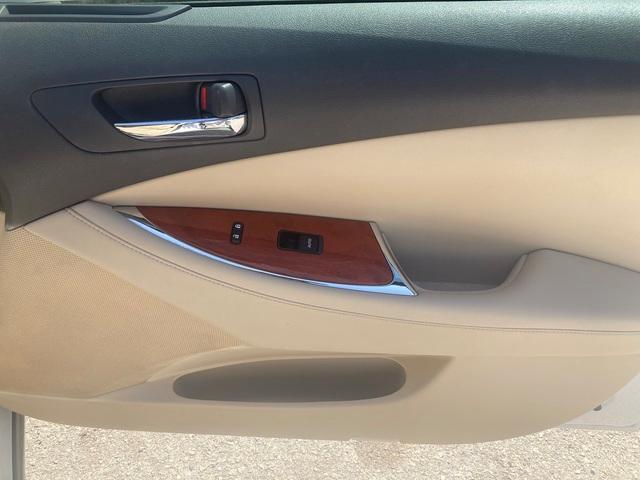 Photo of 2010 White Lexus ES 350