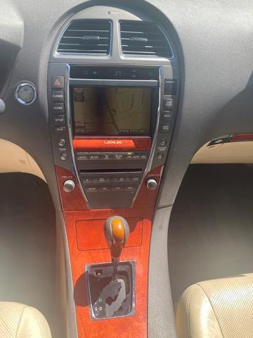Photo of 2010 White Lexus ES 350