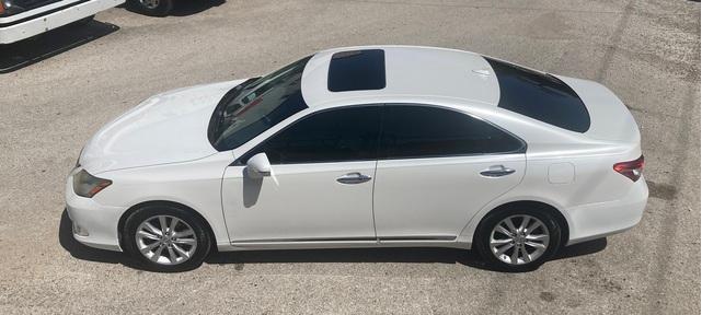 Photo of 2010 White Lexus ES 350