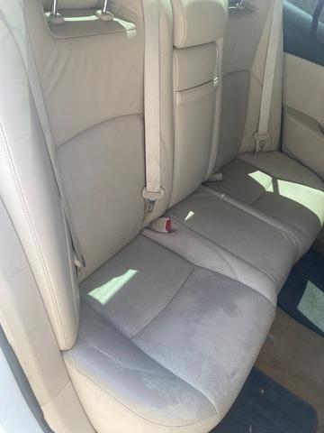 Photo of 2010 White Lexus ES 350
