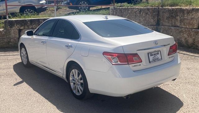 Photo of 2010 White Lexus ES 350