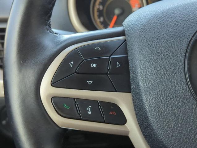 Photo of 2017 Diamond Black Jeep Cherokee
