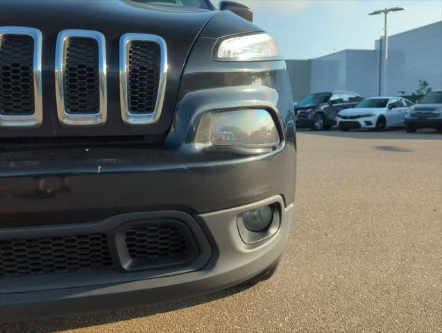 Photo of 2017 Diamond Black Jeep Cherokee