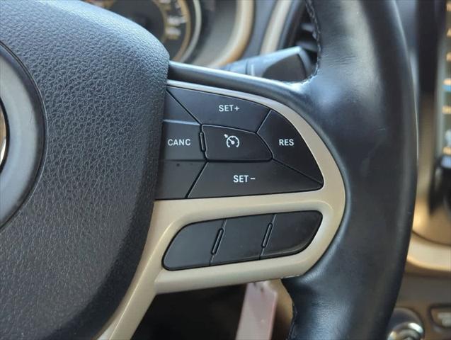 Photo of 2017 Diamond Black Jeep Cherokee
