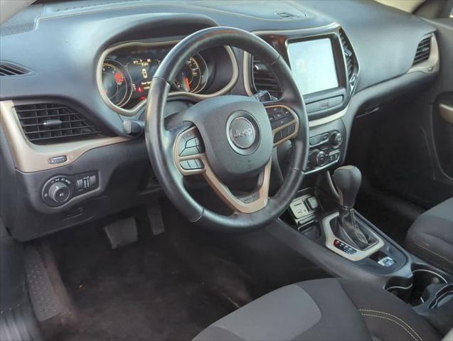 Photo of 2017 Diamond Black Jeep Cherokee