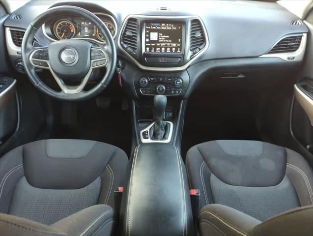 Photo of 2017 Diamond Black Jeep Cherokee